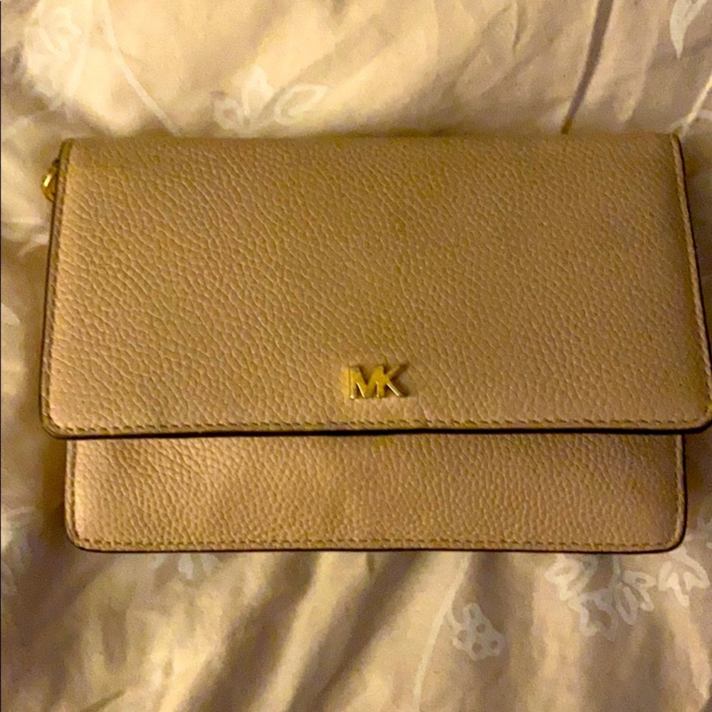 MK wristlet comes with strap to make crossbody